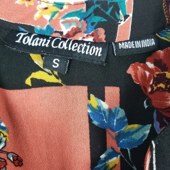 Tolani collection floral button down top - Picture 2 of 9